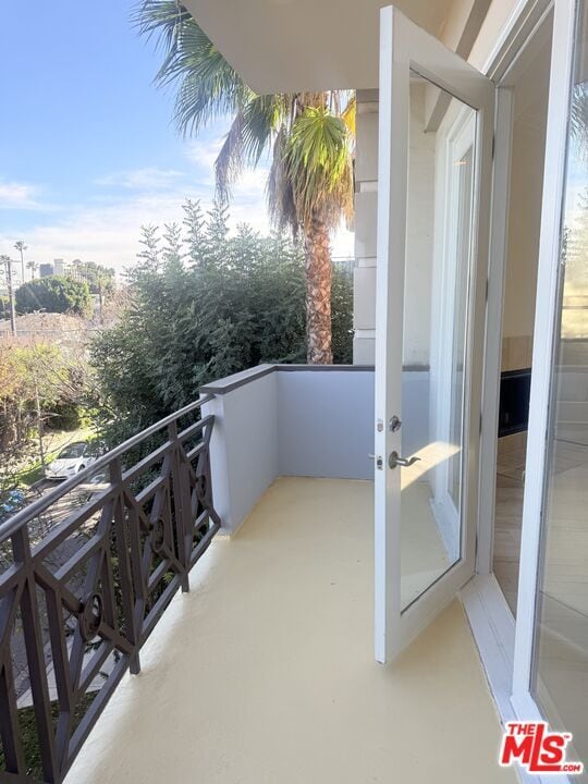 Photo - 345 S Reeves Dr Unidad 301