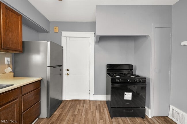 Photo - 16119 Parkgrove Ave Unit 2