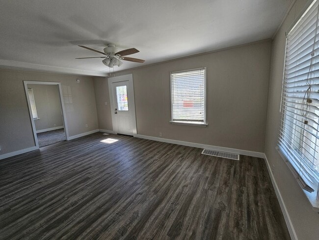 Photo - 2118 E 5th St