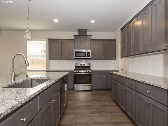 Cocina principal - 4124 SW Mawrcrest Ave