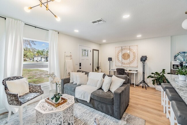 Photo - 1813 Chinaberry Dr