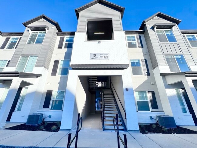 Building Photo - 4655 Alder Dr