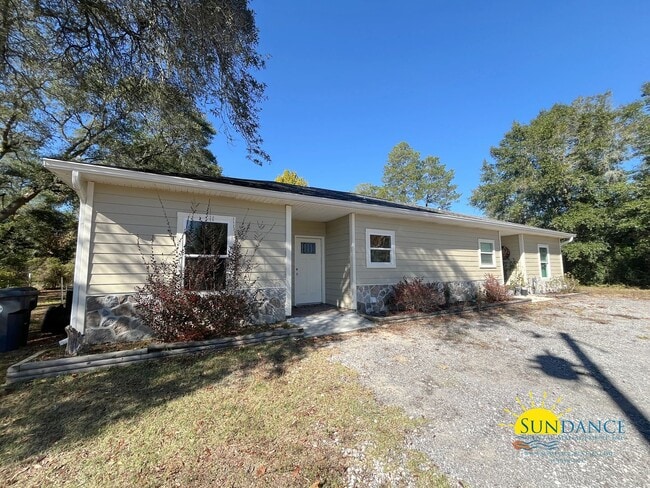 Building Photo - Beautiful 3 Bedroom Duplex In Defuniak Spr... Rental