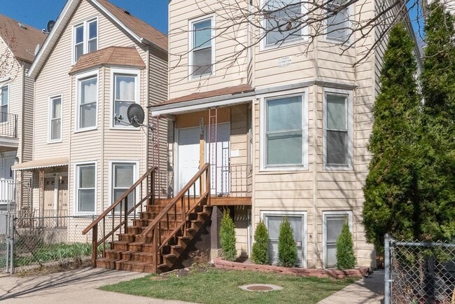 Building Photo - 2968 N Ridgeway Ave Rental