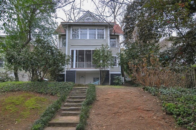 Building Photo - Charming 2-Bedroom Home in the Heart of Co...