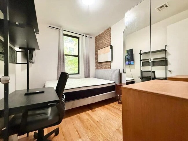 Photo - Nice room in a good neighborhood Unit 1R