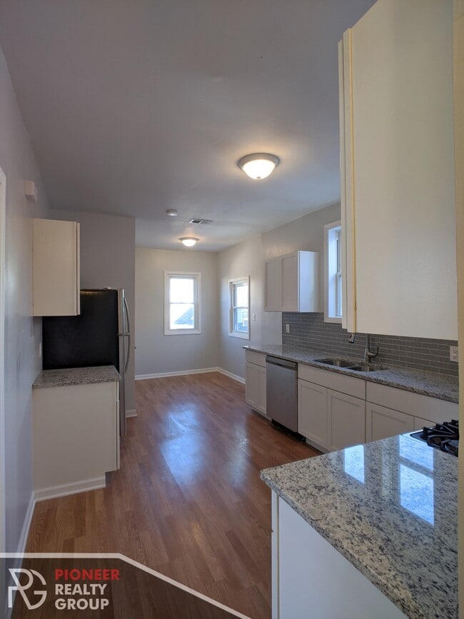 Photo - 1520 W Melrose St Unit 2F