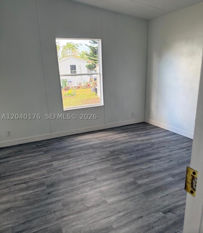 Photo - 100 NE 6th St