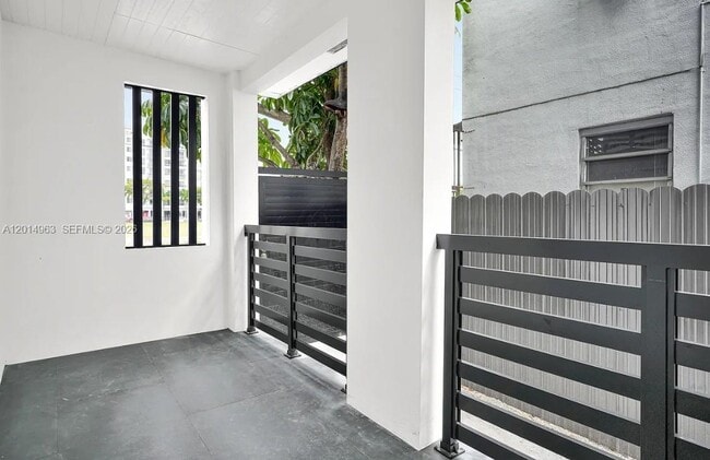 Photo - 638 SW 21st Ave Unit 1