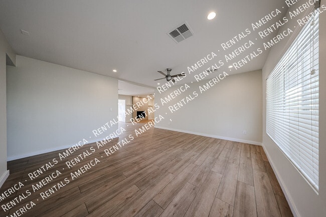 Photo - 105 E Hermosa Dr