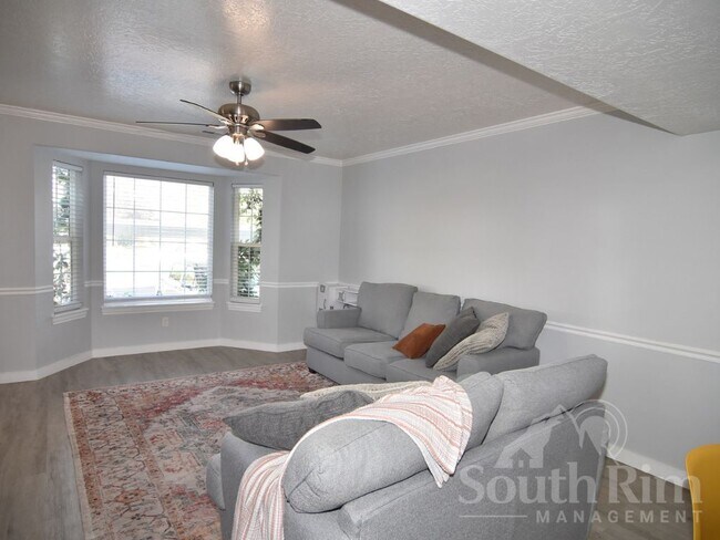 Photo - 916 Greenridge Ave