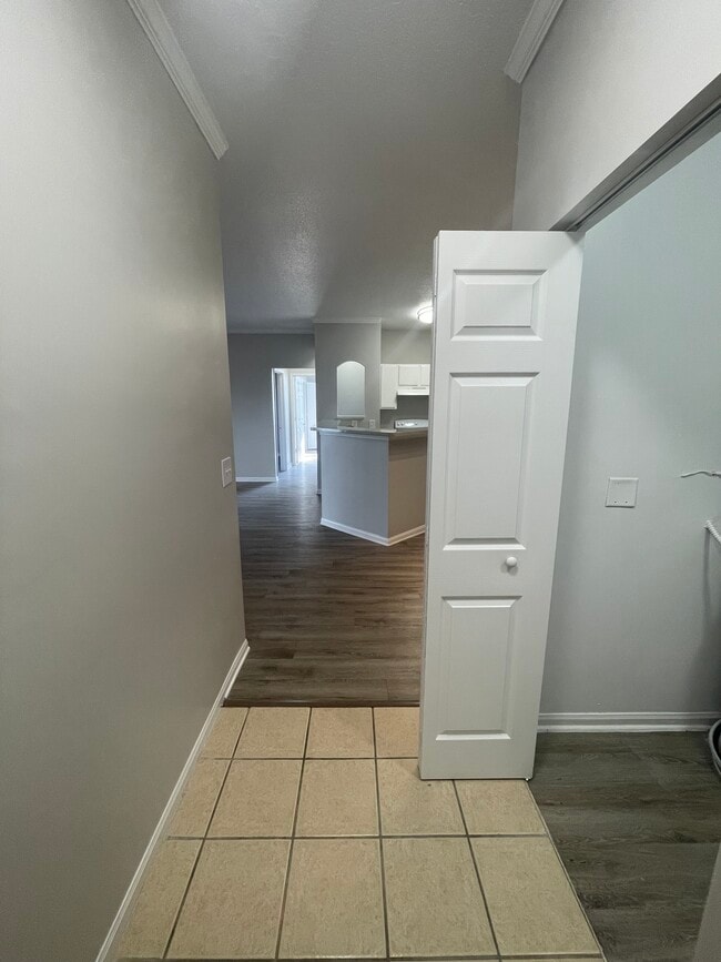 Colonnade at Regency Apartments For Rent in Jacksonville, FL