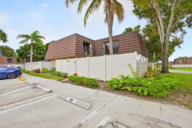Building Photo - 7228 72nd Way Rental