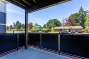2BR, 2BA - 960 SF