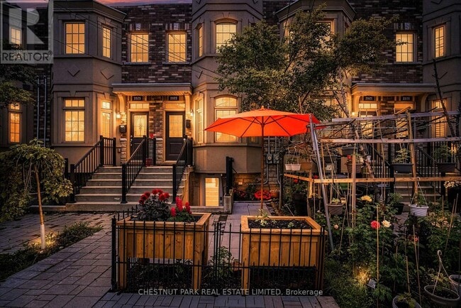 Photo - 2823 St Clair Ave E