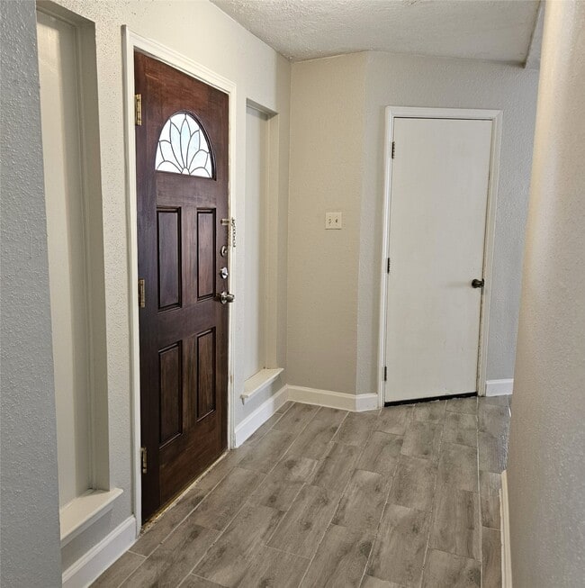 Photo - 16927 Barkentine Ln