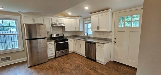 Building Photo - 21 W Hanover Ave Unit 1st floor