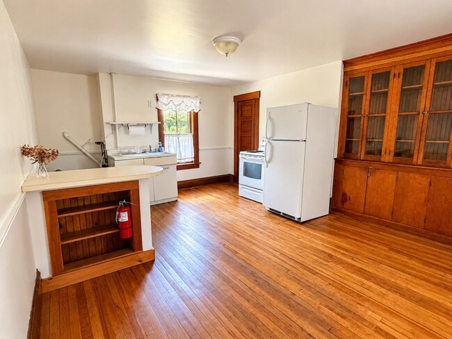 58 Oak St Unit 2