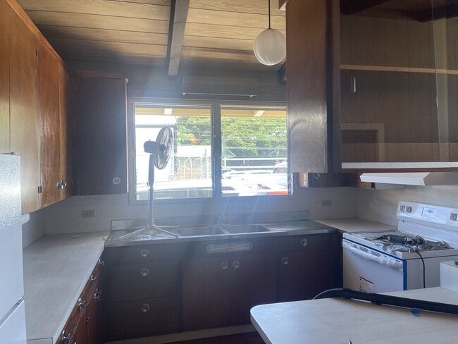 Photo - 1828 Kaohu St