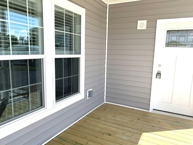 Photo - 122 S Lake Dr