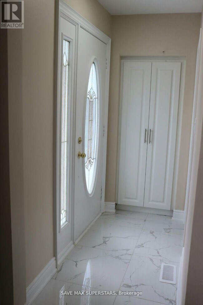 Photo - 56 Sanford Crescent