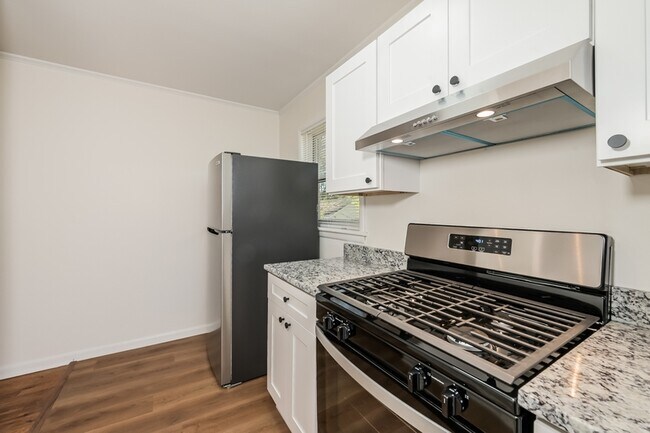 Photo - 1978 Wellbourne Dr NE