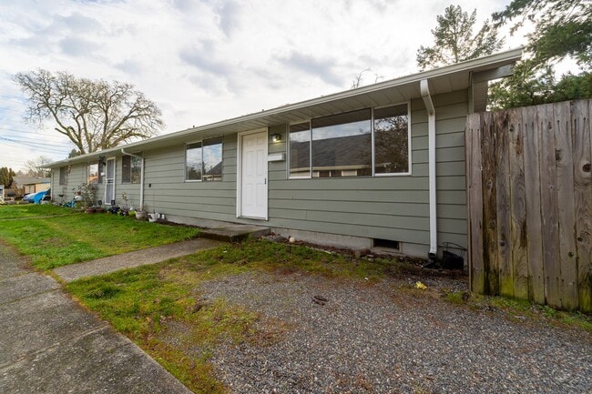 Building Photo - 5307 S Cedar St Unit A Rental
