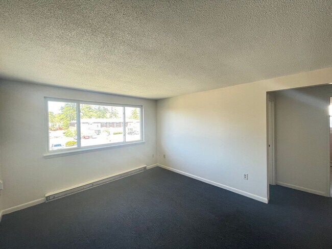 Photo - 173 Loudon Rd Unidad Apt 411