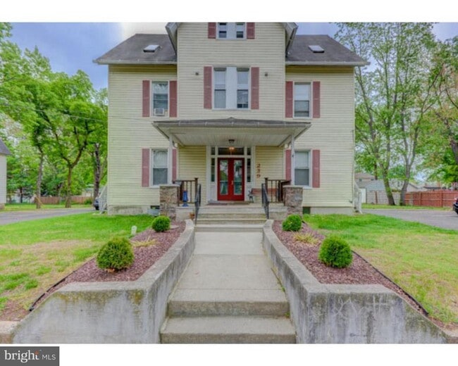 Building Photo - 239 Vine St Unit 8