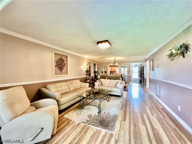 5467 Rattlesnake Hammock Rd Unidad C207