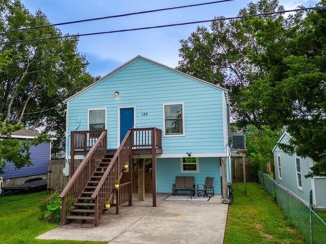 Photo - 120 W 8th St