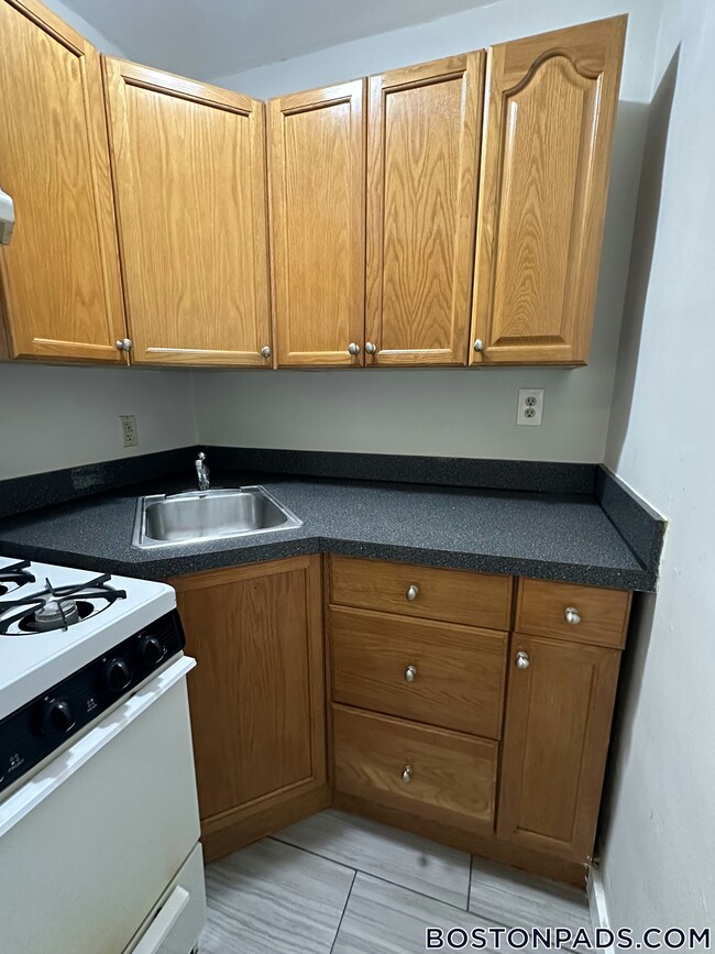 Building Photo - 38 Hemenway St Rental