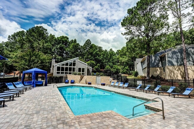 700 Riverchase Apartments