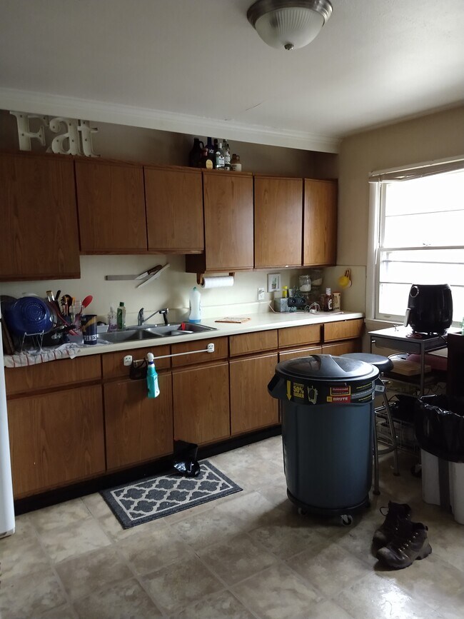 Photo - 1354 Rosewood St