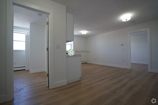 Building Photo - 740 E 7th St Rental