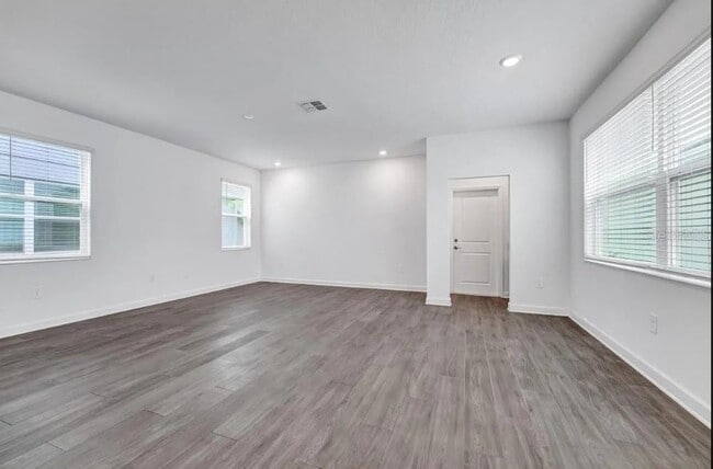 Photo - 9809 Introduction Wy