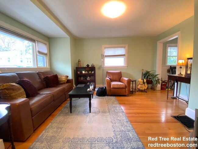 Building Photo - 42 Wilmot St Unit 1 Rental