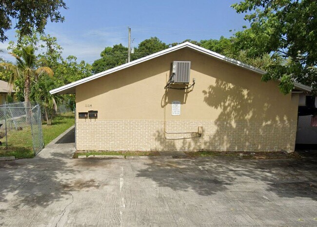 Photo - 1104 NW 8th Ave Unidad 1