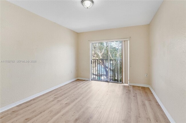 Photo - 631 SW 10th St