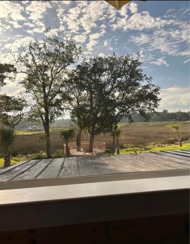 Building Photo - 1142 Victoria Rd Unit 2