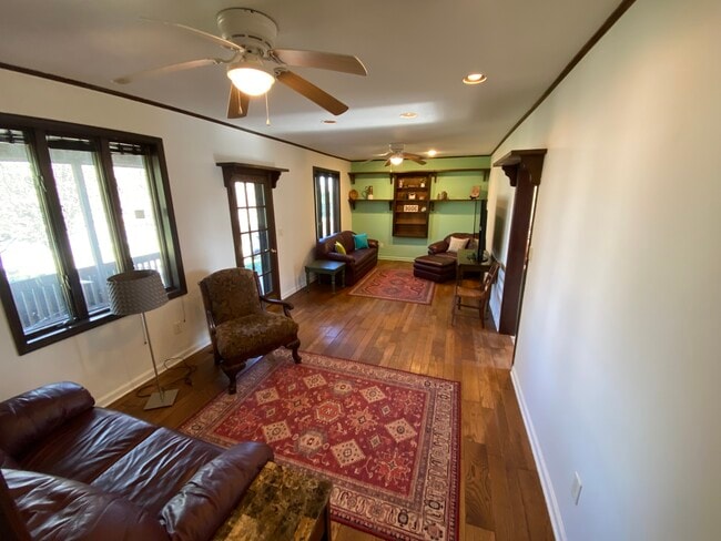 Photo - 1109 Summitt St