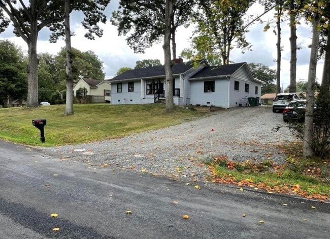 Building Photo - 1105 Ironington Rd