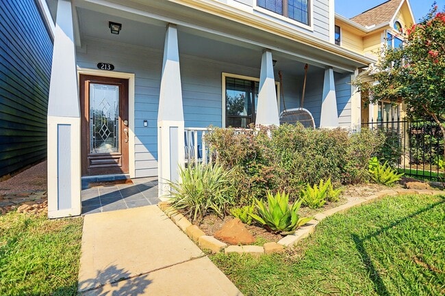 Photo - 213 W 26th St