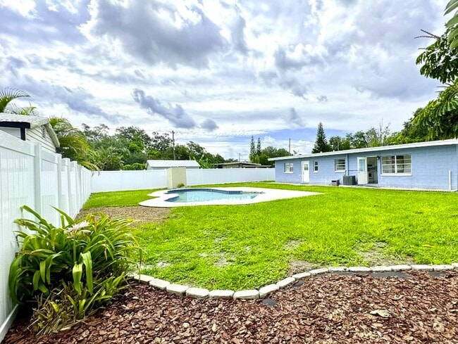 Photo - 1515 Sawyerwood Ave Casa
