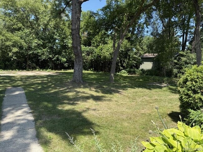 Photo - 5015 Sashabaw Rd