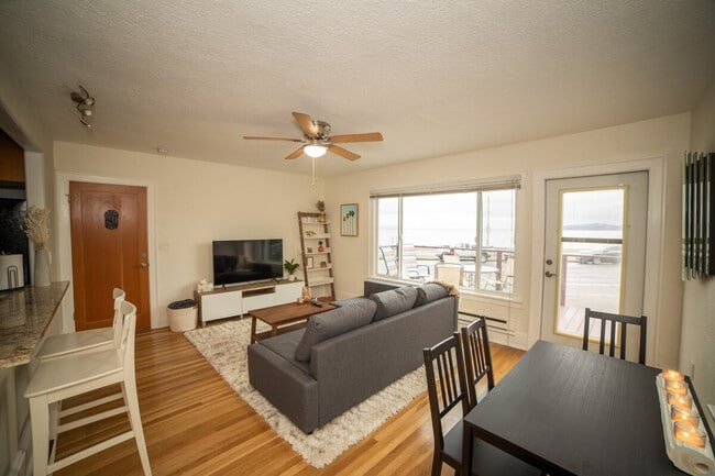 Photo - 2430 Alki Ave SW Unidad ID1051258P