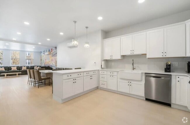 Building Photo - 161 Broadway Unit 1F Rental