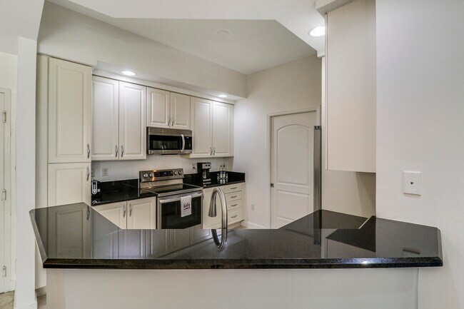 Building Photo - 801 S Olive Ave Unit 1515