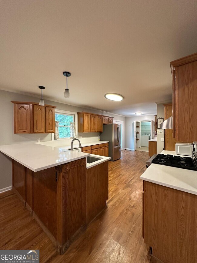 Photo - 115 Peyton Rd SW