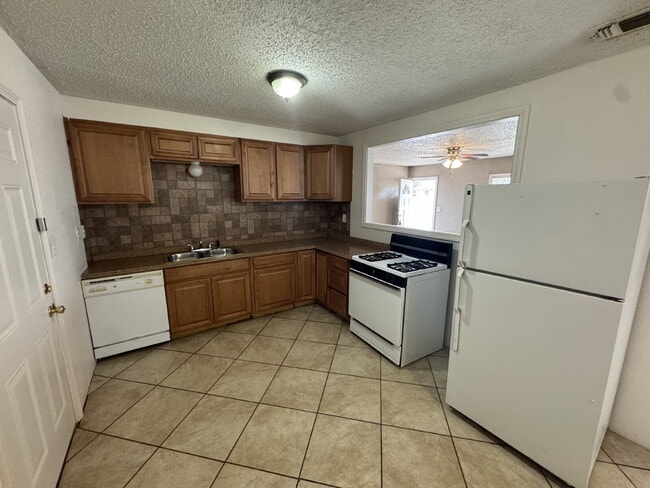 Photo - Beautiful 2 bedroom Home Near 19th & Quaker!